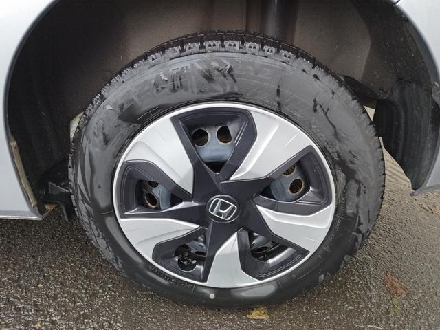 フィットハイブリッド Ｆ　４ＷＤ・オートマ・運転席・助手席エアバッグ・ＡＢＳ・アイドリングストップ車・ＥＴＣ・カーナビ・バックカメラ・クルーズコントロール・（21枚目）