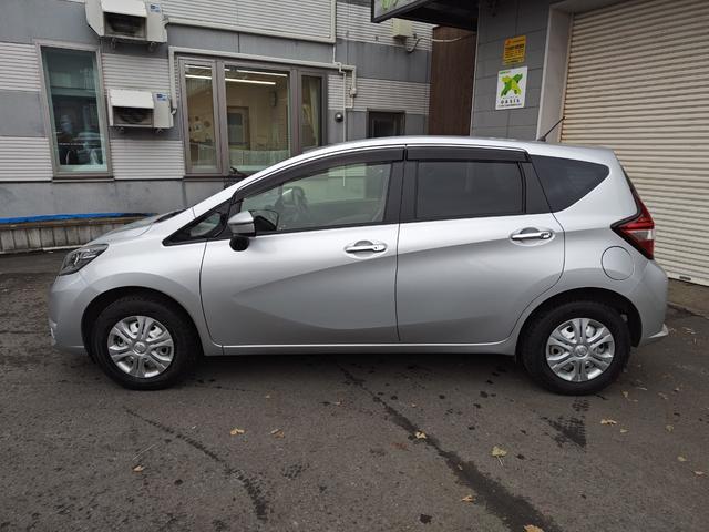 ノート Ｘ　ＦＯＵＲ　４ＷＤ・オートマ・運転席・助手席エアバッグ・ＡＢＳ・サイドバイザー・プッシュスタート・ＥＴＣ・寒冷地仕様車・ＶＤＣ・エマージェンシーブレーキ・夏冬タイヤ（4枚目）