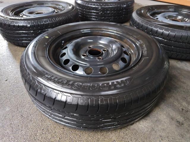 ノート Ｘ　ＦＯＵＲ　４ＷＤ・オートマ・運転席・助手席エアバッグ・ＡＢＳ・サイドバイザー・プッシュスタート・ＥＴＣ・寒冷地仕様車・ＶＤＣ・エマージェンシーブレーキ・夏冬タイヤ（20枚目）