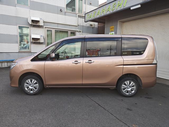 セレナ 20S 4WD・オートマ・運転席・助手席エアバッグ・ABS・キーレス・ナビ・フルセグTV・バックカメラ・3列シート・寒冷地仕様車・ETC・エンジンスターター・夏冬タイヤ(4枚目)