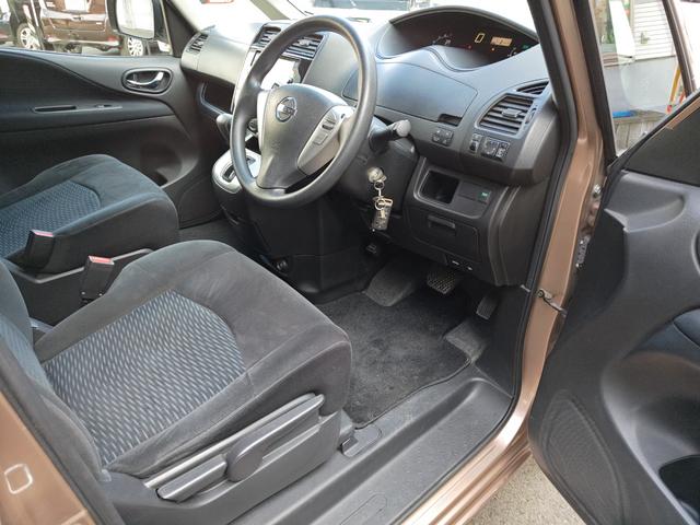 セレナ 20S 4WD・オートマ・運転席・助手席エアバッグ・ABS・キーレス・ナビ・フルセグTV・バックカメラ・3列シート・寒冷地仕様車・ETC・エンジンスターター・夏冬タイヤ(13枚目)