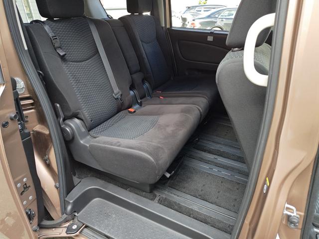 セレナ 20S 4WD・オートマ・運転席・助手席エアバッグ・ABS・キーレス・ナビ・フルセグTV・バックカメラ・3列シート・寒冷地仕様車・ETC・エンジンスターター・夏冬タイヤ(15枚目)