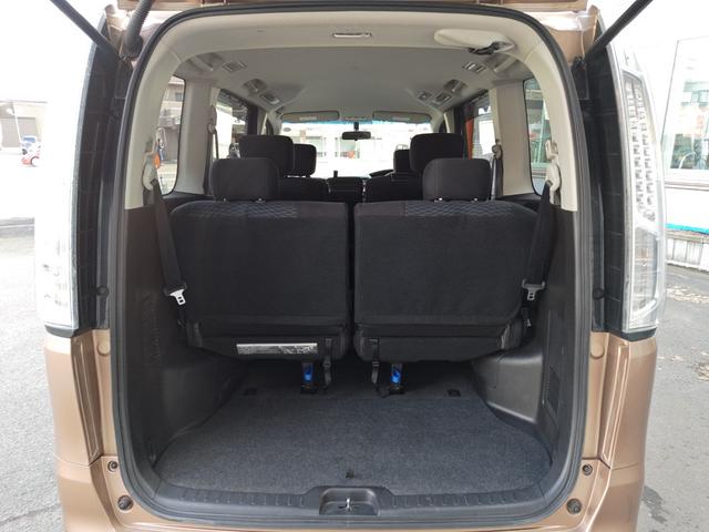 セレナ 20S 4WD・オートマ・運転席・助手席エアバッグ・ABS・キーレス・ナビ・フルセグTV・バックカメラ・3列シート・寒冷地仕様車・ETC・エンジンスターター・夏冬タイヤ(18枚目)