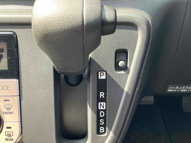 パッソ モーダ　４ＷＤ　ドライブレコーダー　バックカメラ　ナビ　ＴＶ　アルミホイール　ＬＥＤヘッドランプ　スマートキー　アイドリングストップ　電動格納ミラー　シートヒーター　ＣＶＴ　盗難防止システム　衝突安全ボディ（8枚目）