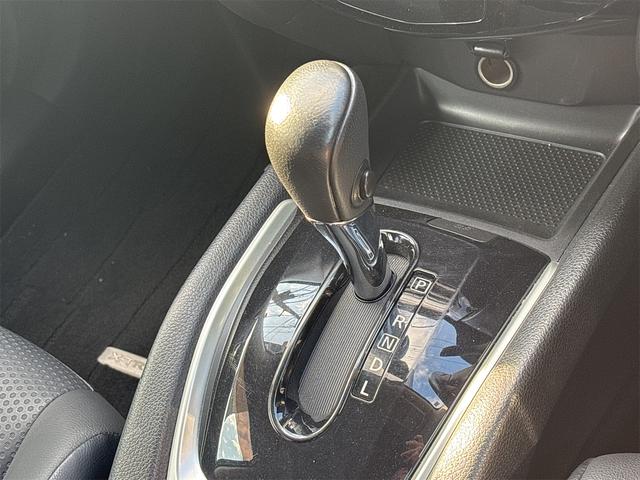 エクストレイル ２０Ｘ　エマージェンシーブレーキパッケージ　４ＷＤ　ＥＴＣ　クリアランスソナー　衝突被害軽減システム　ナビ　ＴＶ　オートライト　アルミホイール　スマートキー　アイドリングストップ　電動格納ミラー　シートヒーター　ＣＶＴ　盗難防止システム（6枚目）