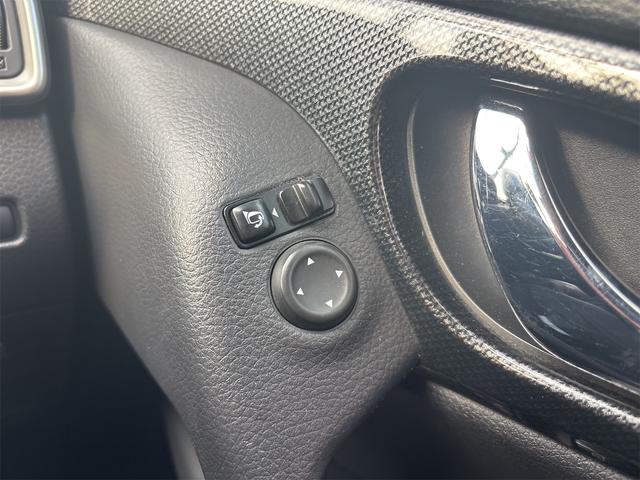 エクストレイル ２０Ｘ　エマージェンシーブレーキパッケージ　４ＷＤ　ＥＴＣ　クリアランスソナー　衝突被害軽減システム　ナビ　ＴＶ　オートライト　アルミホイール　スマートキー　アイドリングストップ　電動格納ミラー　シートヒーター　ＣＶＴ　盗難防止システム（30枚目）