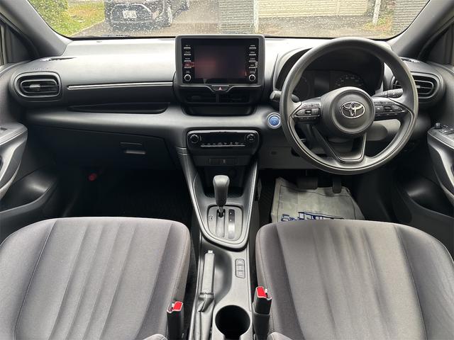 ヤリス ハイブリッドＸ　４ＷＤ　ドライブレコーダー　ＥＴＣ　バックカメラ　ナビ　オートクルーズコントロール　レーンアシスト　衝突被害軽減システム　オートマチックハイビーム　オートライト　スマートキー　電動格納ミラー　ＣＶＴ（2枚目）