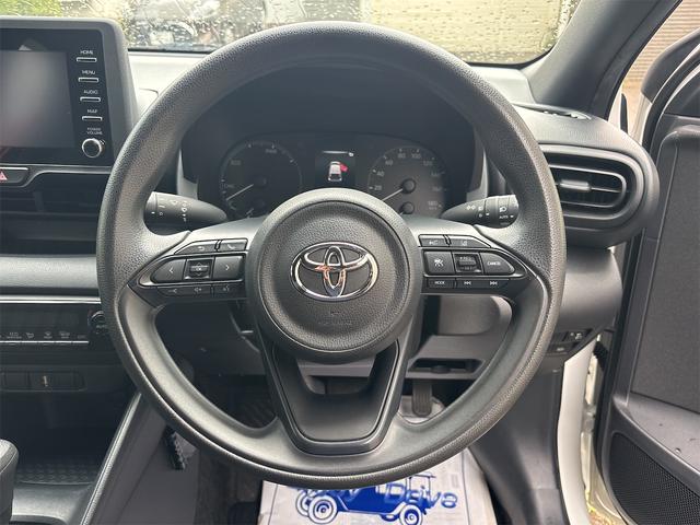 ヤリス ハイブリッドＸ　４ＷＤ　ドライブレコーダー　ＥＴＣ　バックカメラ　ナビ　オートクルーズコントロール　レーンアシスト　衝突被害軽減システム　オートマチックハイビーム　オートライト　スマートキー　電動格納ミラー　ＣＶＴ（3枚目）
