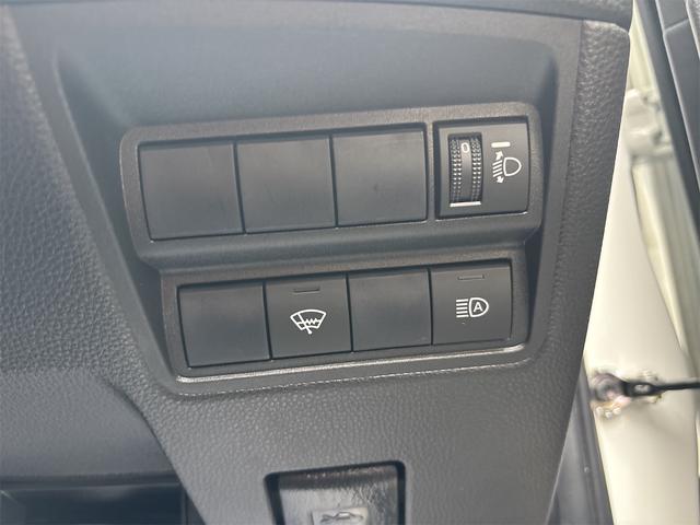 ヤリス ハイブリッドＸ　４ＷＤ　ドライブレコーダー　ＥＴＣ　バックカメラ　ナビ　オートクルーズコントロール　レーンアシスト　衝突被害軽減システム　オートマチックハイビーム　オートライト　スマートキー　電動格納ミラー　ＣＶＴ（8枚目）