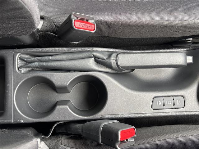 ヤリス ハイブリッドＸ　４ＷＤ　ドライブレコーダー　ＥＴＣ　バックカメラ　ナビ　オートクルーズコントロール　レーンアシスト　衝突被害軽減システム　オートマチックハイビーム　オートライト　スマートキー　電動格納ミラー　ＣＶＴ（33枚目）