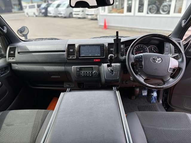 レジアスエースバン スーパーＧＬ　ダークプライムＩＩ　４ＷＤ　４１５ＣＯＢＲＡ　Ｓ－６ボンネット＆クリーンルック３Ｆリップ＆ステージ２ルーフスポイラー＆バッドラッカーＳＤ－６　１７インチＡＷ　両側パワースライドドア　ＥＴＣ　社外コンソールＢＯＸ（19枚目）