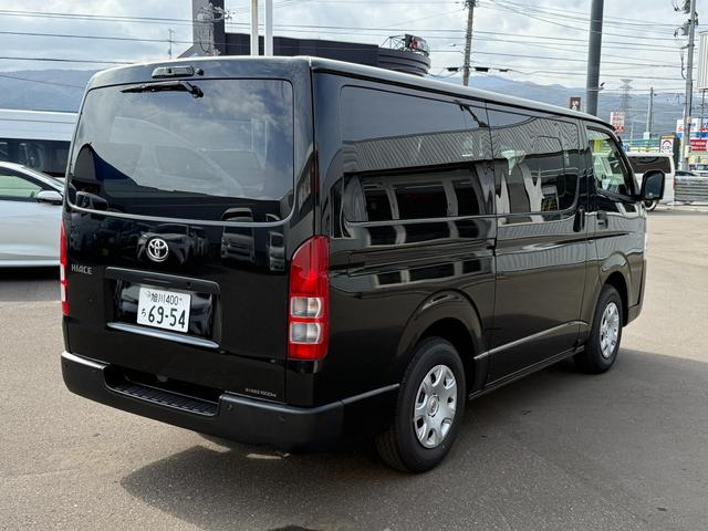ハイエースバン 　ＤＸ　ロング　ディーゼルターボ　４ＷＤ　登録未使用車　寒冷地仕様　パノラミックビューモニター　デジタインナーミラー　ＬＥＤヘッドランプ　電動格納ミラーヒータ付　リアＡＣ　スライドドアイージークローザー（7枚目）