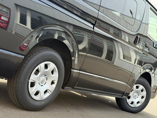 ハイエースバン 　ＤＸ　ロング　ディーゼルターボ　４ＷＤ　登録未使用車　寒冷地仕様　パノラミックビューモニター　デジタインナーミラー　ＬＥＤヘッドランプ　電動格納ミラーヒータ付　リアＡＣ　スライドドアイージークローザー（13枚目）