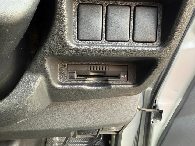 ハイエースバン 　２．８　ＤＸ　ロング　ディーゼルターボ　４ＷＤ　寒冷地仕様　４１５ＣＯＢＲＡ　丸目ヘッドライトキット　ＥＮＣＢ１６インチアルミ　トーヨーオープンカントリー（18枚目）