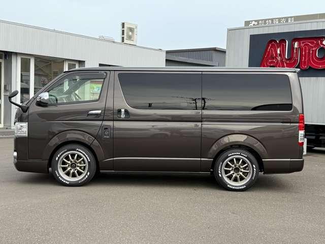 ハイエースバン スーパーＧＬ　５０ＴＨ　アニバーサリーリミテッド　４ＷＤ　４１５ＣＯＢＲＡ　ＣＬ－３　ステージ２ルーフスポイラー　Ｂｙ２ＮＥＯ　ＢＡＤフェイスボンネット　ローフォルムフェンダー　ＥＳＳＥＸ　１７インチブロンズホイール（4枚目）