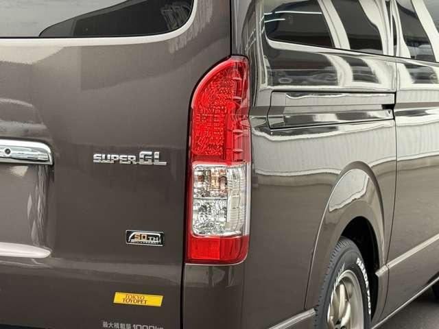 ハイエースバン スーパーＧＬ　５０ＴＨ　アニバーサリーリミテッド　４ＷＤ　４１５ＣＯＢＲＡ　ＣＬ－３　ステージ２ルーフスポイラー　Ｂｙ２ＮＥＯ　ＢＡＤフェイスボンネット　ローフォルムフェンダー　ＥＳＳＥＸ　１７インチブロンズホイール（12枚目）