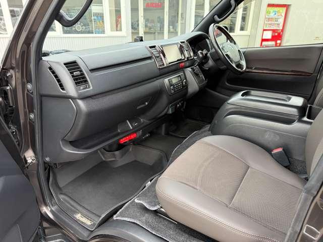 ハイエースバン スーパーＧＬ　５０ＴＨ　アニバーサリーリミテッド　４ＷＤ　４１５ＣＯＢＲＡ　ＣＬ－３　ステージ２ルーフスポイラー　Ｂｙ２ＮＥＯ　ＢＡＤフェイスボンネット　ローフォルムフェンダー　ＥＳＳＥＸ　１７インチブロンズホイール（26枚目）