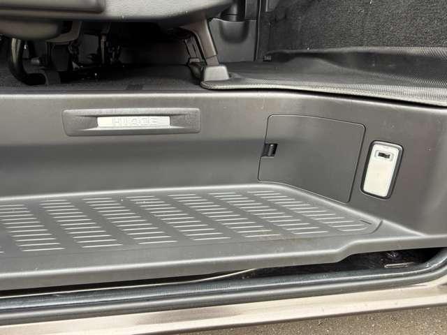 ハイエースバン スーパーＧＬ　５０ＴＨ　アニバーサリーリミテッド　４ＷＤ　４１５ＣＯＢＲＡ　ＣＬ－３　ステージ２ルーフスポイラー　Ｂｙ２ＮＥＯ　ＢＡＤフェイスボンネット　ローフォルムフェンダー　ＥＳＳＥＸ　１７インチブロンズホイール（30枚目）