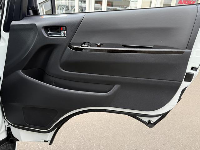 ハイエースバン スーパーGL ダークプライムII 4WD ワンオーナー 寒冷地仕様 パノラミックビューモニター デジタルインナーミラー 415COBRA CL-3フロントリップ CL-2サイドステップ CL-ステップリアバンパー バッドラッカー(31枚目)