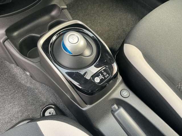 ノート 1.2 e-POWER X FOUR 4WD E-POWER・E-4WD・純正ナビ・エマージェンシ 車線逸脱防止 踏み間違え防止 切替4WD 寒冷地仕様車 パワーステアリング ABS AW アイドリングストップ ナビTV フルオートエアコン 運転席エアバッグ メモリーナビ 盗難防止装置 キーレス(17枚目)