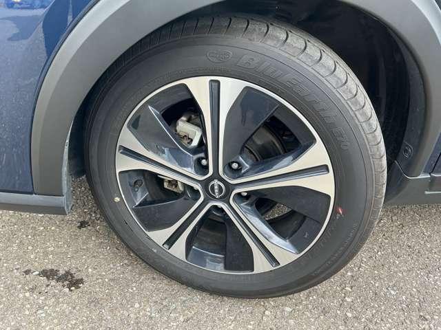 キックス １．２　Ｘ　ＦＯＵＲ　ツートーン　インテリアエディション（ｅ－ＰＯＷＥＲ）　４ＷＤ　プロパイロット／試乗車アップ／日産ディーラ　アラウンドビュ－　ＬＥＤ　インテリキー　アイドリングストップ　盗難防止システム　４ＷＤ　オートエアコン　車線逸脱警報　アルミホイール　ナビＴＶ　メモリーナビ　寒冷地仕様　踏み間違え防止（9枚目）