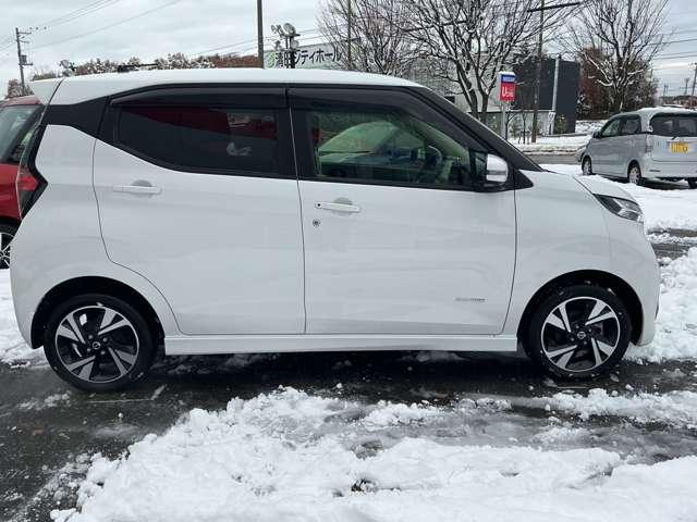 デイズ 660 ハイウェイスターGターボ プロパイロット エディション 4WD アラウンドビューモニター/プロパイロット/ アラウンドビューM LEDライト 盗難警報装置 フルタイム4WD レーダークルーズコントロール カーテンエアバッグ アイドリングストップ機能 Bカメラ 寒冷地仕様 アルミホイール オートエアコン(12枚目)