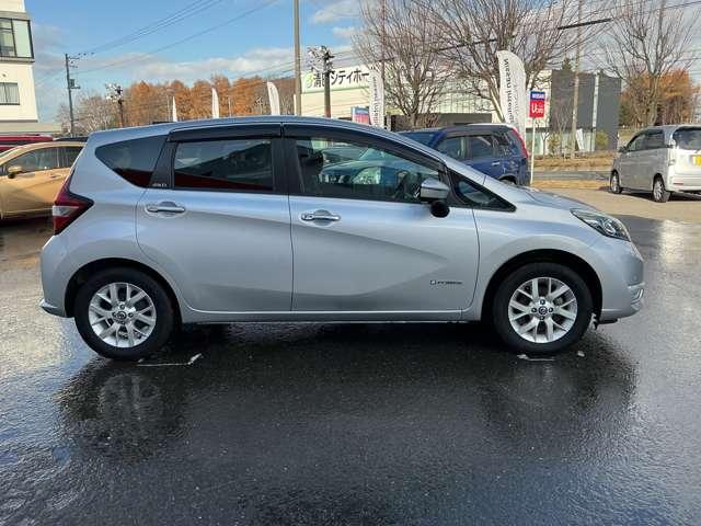 ノート １．２　ｅ－ＰＯＷＥＲ　Ｘ　ＦＯＵＲ　４ＷＤ　インテリジェントアラウンドビューモニター　１オーナー　アラウンドビューカメラ　車線逸脱防止　踏み間違え防止　切替４ＷＤ　寒冷地仕様車　パワーステアリング　禁煙車　ドライブレコーダー　スマートキー　ＡＢＳ　ＡＷ　アイドリングストップ　ナビＴＶ（12枚目）