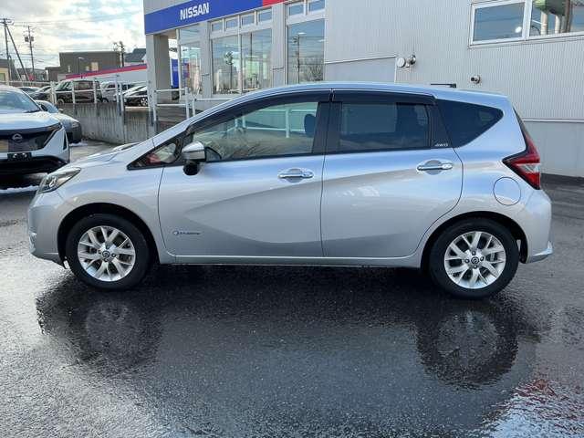 ノート １．２　ｅ－ＰＯＷＥＲ　Ｘ　ＦＯＵＲ　４ＷＤ　インテリジェントアラウンドビューモニター　１オーナー　アラウンドビューカメラ　車線逸脱防止　踏み間違え防止　切替４ＷＤ　寒冷地仕様車　パワーステアリング　禁煙車　ドライブレコーダー　スマートキー　ＡＢＳ　ＡＷ　アイドリングストップ　ナビＴＶ（16枚目）