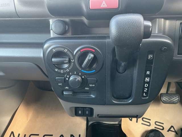 ＮＶ１００クリッパーバン ６６０　ＧＸターボ　ハイルーフ　４ＷＤ　エマージェンシーブレーキ／横滑り防止装置／　インテリジェントエマージェンシーブレーキ　車線逸脱防止　１オーナー　４ＷＤ　キーレス　フルオートエアコン　禁煙　ＰＳ　寒冷地仕様　ＡＢＳ　運転席エアバッグ　ダブルエアバッグ　パワーウィンドー（12枚目）