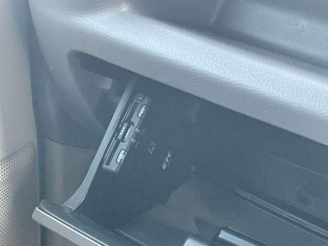 ＮＶ１００クリッパーバン ６６０　ＧＸターボ　ハイルーフ　４ＷＤ　エマージェンシーブレーキ／横滑り防止装置／　インテリジェントエマージェンシーブレーキ　車線逸脱防止　１オーナー　４ＷＤ　キーレス　フルオートエアコン　禁煙　ＰＳ　寒冷地仕様　ＡＢＳ　運転席エアバッグ　ダブルエアバッグ　パワーウィンドー（13枚目）
