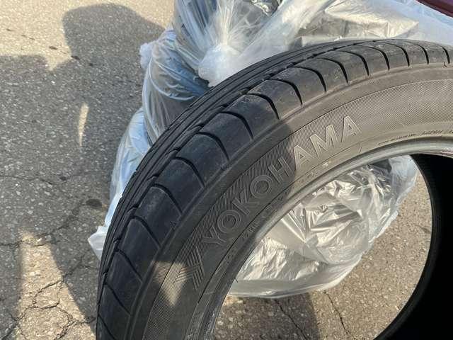 キックス １．２　Ｘ　ＦＯＵＲ　（ｅ－ＰＯＷＥＲ）　４ＷＤ　試乗車アップ／日産９インチナビ／アラウンド　ナビＴＶ　ＬＥＤライト　踏み間違い防止　アラウンドビュ－　試乗車ＵＰ　禁煙車　盗難防止システム　車線逸脱警報　インテリキー　バックモニター　オートエアコン　４ＷＤ　アイドリングストップ　アルミホイール（13枚目）