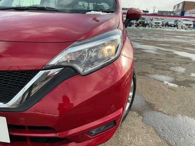 ノート １．２　Ｘ　ＦＯＵＲ　スマートセーフティエディション　４ＷＤ　エマージェンシーブレーキ　ＥＴＣ　切替４ＷＤ　メモリーナビ　衝突軽減ブレ－キ　インテリキー　ＬＥＤライト　車線逸脱警報　ＡＢＳ　バックカメラ　ワンオーナー　盗難防止システム　寒冷地仕様　ＥＴＣ　禁煙車　オートエアコン（10枚目）