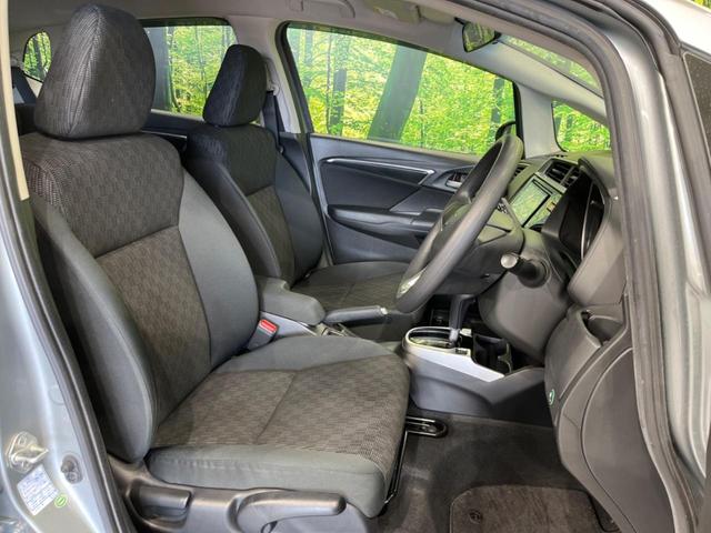 13G・Lパッケージ 4WD 禁煙車 パナソニック製SDナビ バックカメラ 寒冷地仕様 スマートキー オートライト LEDヘッドライト オートエアコン アイドリングストップ ブラックモケットシート DVD再生可 ドアバイザ(9枚目)