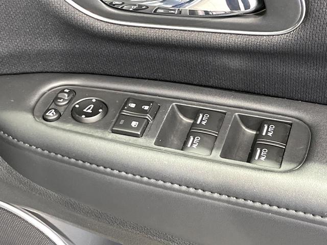 ヴェゼル ハイブリッドＺ・ホンダセンシング　４ＷＤ　純正ＳＤナビ　バックカメラ　ホンダセンシング　レーダークルーズ　ハーフレザーシート　スマートキー　ＬＥＤヘッド　車線逸脱警報　オートライト　デュアルエアコン　純正１７インチアルミ（42枚目）