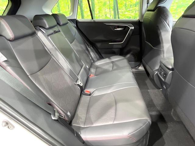 ＲＡＶ４ ハイブリッドアドベンチャー　オフロードパッケージＩＩ　４ＷＤ　登録済未使用車　バックカメラ　寒冷地仕様　プリクラッシュセーフティ　レーダークルーズ　レザーシート　前席シートエアコン　パワーシート　コーナーセンサー　スマートキー　ＬＥＤヘッド　ルーフレール（9枚目）