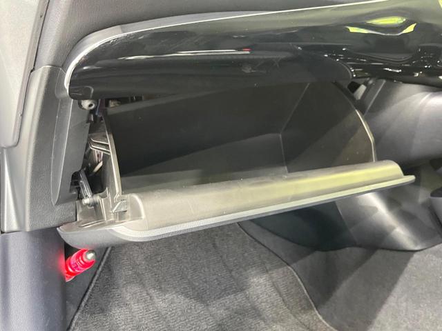 プリウス Ａ　４ＷＤ　ＳＤナビ　バックカメラ　寒冷地仕様　プリクラッシュセーフティ　レーダークルーズ　ドラレコ　コーナーセンサー　スマートキー　ＬＥＤヘッド　ビルトインＥＴＣ　オートハイビーム　パークアシスト（61枚目）