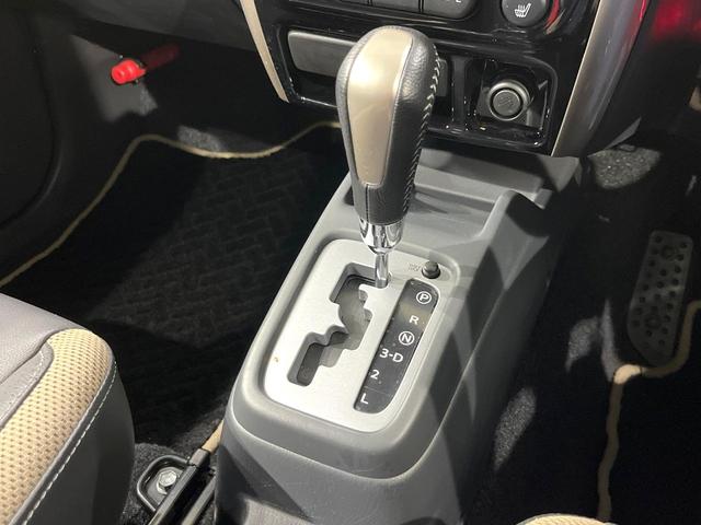ジムニー ランドベンチャー 4WD ターボ 禁煙車 ハーフレザーシート シートヒーター ETC 純正16インチアルミ CD(25枚目)