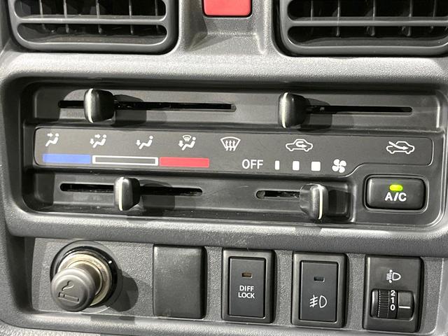 キャリイトラック KX 4WD MT車 禁煙車 CD ドアバイザー ヘッドライトレベライザー トラクションコントロール(5枚目)
