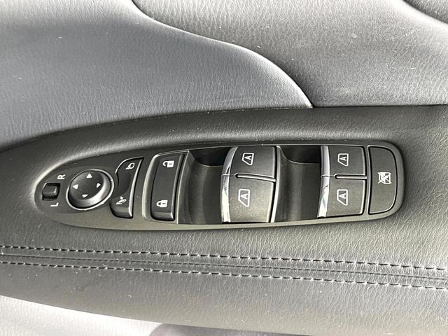 フーガ 370GT FOUR 4WD サンルーフ 純正HDDナビ 全周囲カメラ エマージェンシーブレーキ レーダークルーズ 禁煙車 レザーシート 前席シートエアコン コーナーセンサー スマートキー LEDヘッド ビルトインETC(27枚目)