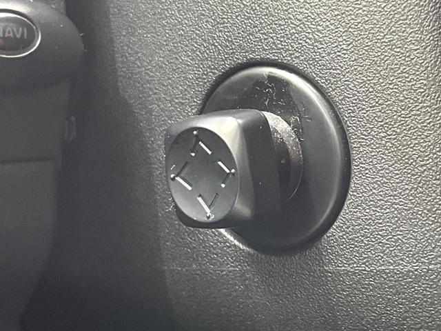 フーガ 370GT FOUR 4WD サンルーフ 純正HDDナビ 全周囲カメラ エマージェンシーブレーキ レーダークルーズ 禁煙車 レザーシート 前席シートエアコン コーナーセンサー スマートキー LEDヘッド ビルトインETC(43枚目)