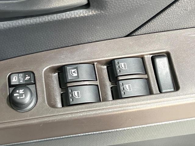 ルーミー Ｘ　４ＷＤ　電動スライドドア　寒冷地仕様　スマートキー　オートライト　ＣＤ　シートヒーター　横滑り防止機能　アイドリングストップ　電動格納ドアミラー　ヘッドライトレベライザー　ドアバイザー　エアコン（28枚目）