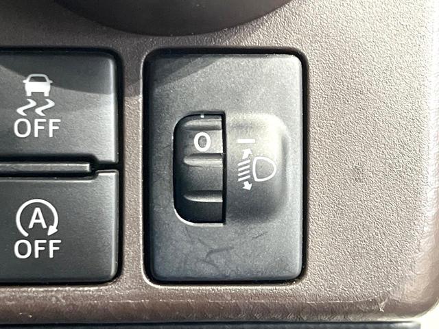 ルーミー Ｘ　４ＷＤ　電動スライドドア　寒冷地仕様　スマートキー　オートライト　ＣＤ　シートヒーター　横滑り防止機能　アイドリングストップ　電動格納ドアミラー　ヘッドライトレベライザー　ドアバイザー　エアコン（30枚目）