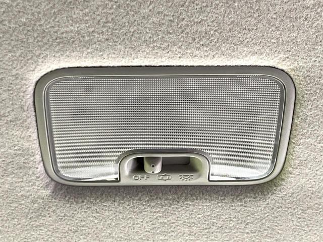 ルーミー Ｘ　４ＷＤ　電動スライドドア　寒冷地仕様　スマートキー　オートライト　ＣＤ　シートヒーター　横滑り防止機能　アイドリングストップ　電動格納ドアミラー　ヘッドライトレベライザー　ドアバイザー　エアコン（32枚目）