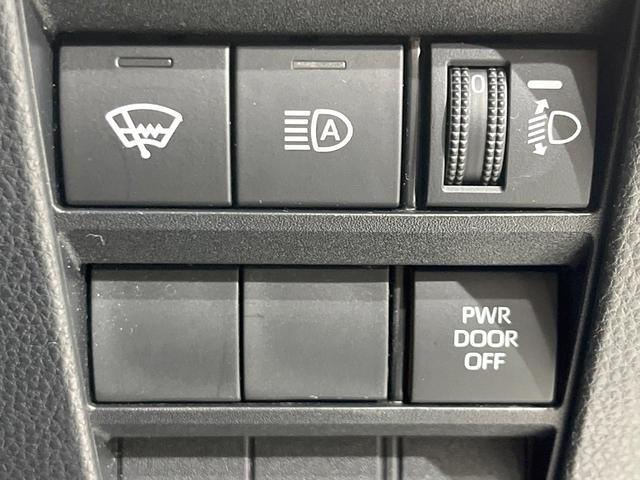 ヴォクシー Ｓ－Ｚ　４ＷＤ　両側電動ドア　バックカメラ　寒冷地仕様　プリクラッシュセーフティ　１００Ｖ電源　レーダークルーズ　禁煙車　ハーフレザーシート　前席シートヒーター　コーナーセンサー　スマートキー　ＬＥＤヘッド（6枚目）