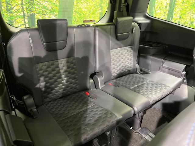 ヴォクシー Ｓ－Ｚ　４ＷＤ　両側電動ドア　バックカメラ　寒冷地仕様　プリクラッシュセーフティ　１００Ｖ電源　レーダークルーズ　禁煙車　ハーフレザーシート　前席シートヒーター　コーナーセンサー　スマートキー　ＬＥＤヘッド（10枚目）