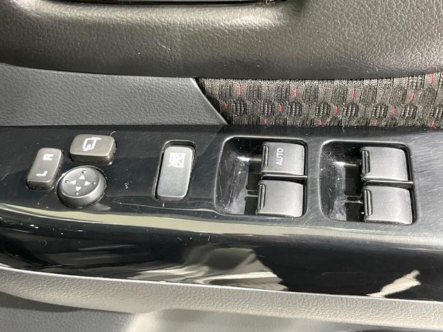 スペーシアカスタム XSターボ 4WD ターボ 両側電動ドア 全周囲カメラ スズキセーフティーサポート ドラレコ スマートキー HIDヘッド 車線逸脱警報 オートライト オートエアコン Bluetooth CD DVD再生 フルセグ(31枚目)