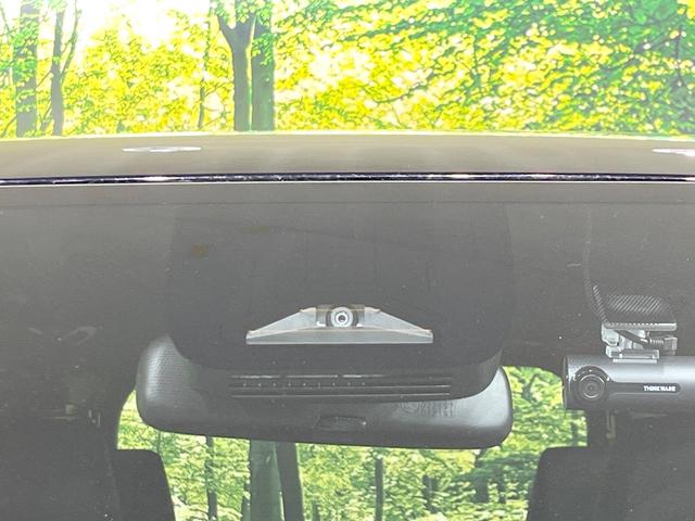 ヴォクシー Ｓ－Ｚ　４ＷＤ　両側電動ドア　バックカメラ　寒冷地仕様　トヨタセーフティセンス　レーダークルーズ　禁煙車　ハーフレザーシート　ドラレコ　コーナーセンサー　スマートキー　ＬＥＤヘッド　ビルトインＥＴＣ（3枚目）