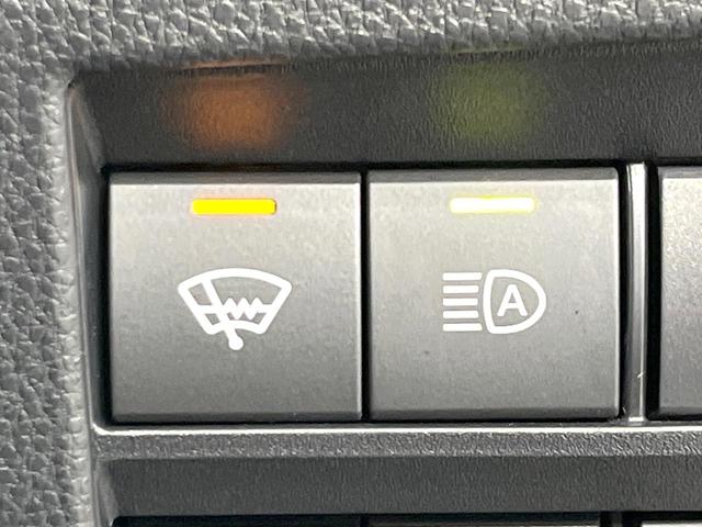 ヴォクシー Ｓ－Ｚ　４ＷＤ　両側電動ドア　バックカメラ　寒冷地仕様　トヨタセーフティセンス　レーダークルーズ　禁煙車　ハーフレザーシート　ドラレコ　コーナーセンサー　スマートキー　ＬＥＤヘッド　ビルトインＥＴＣ（7枚目）