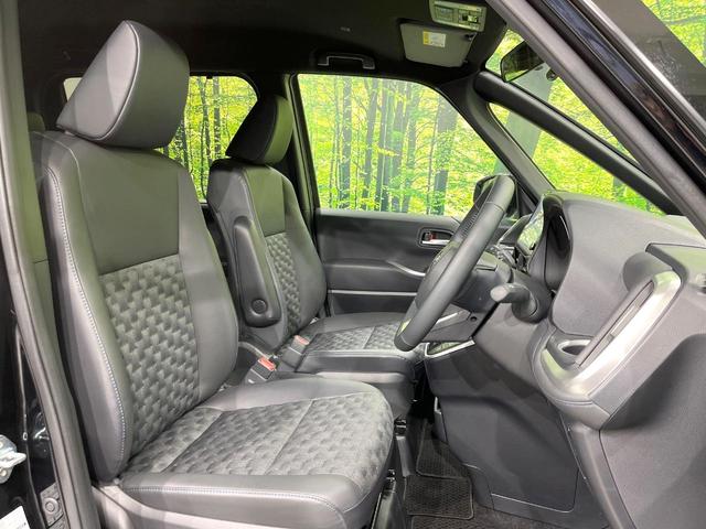 ヴォクシー Ｓ－Ｚ　４ＷＤ　両側電動ドア　バックカメラ　寒冷地仕様　トヨタセーフティセンス　レーダークルーズ　禁煙車　ハーフレザーシート　ドラレコ　コーナーセンサー　スマートキー　ＬＥＤヘッド　ビルトインＥＴＣ（8枚目）