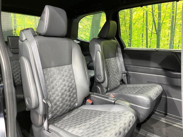 ヴォクシー Ｓ－Ｚ　４ＷＤ　両側電動ドア　バックカメラ　寒冷地仕様　トヨタセーフティセンス　レーダークルーズ　禁煙車　ハーフレザーシート　ドラレコ　コーナーセンサー　スマートキー　ＬＥＤヘッド　ビルトインＥＴＣ（9枚目）